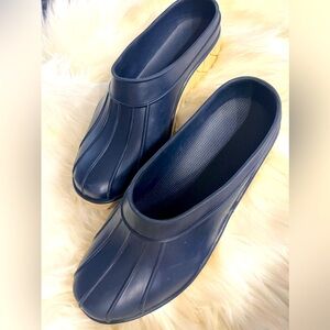 Baffin Patio clogs Clogs 9.5M, 11 W. Navy blue with jelly bottom. Like new.